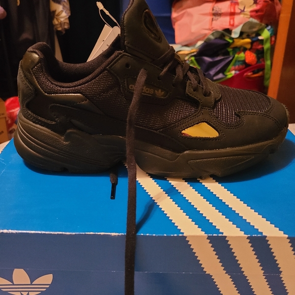 Adidas Falcon - Picture 2 of 2